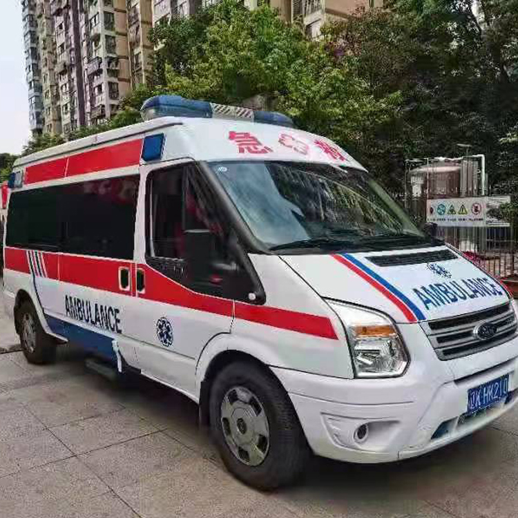 措美长途救护车护送病人返乡